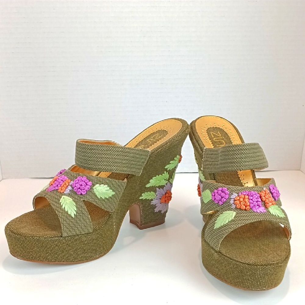 Zinc Women Olive Green Floral Embroidered Wedge Platform Open Toe Sandal sz 8.5